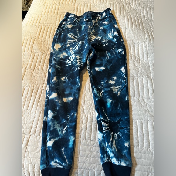 Blue tie-dye Abercrombie sweat pants size 9/10 - Picture 2 of 2